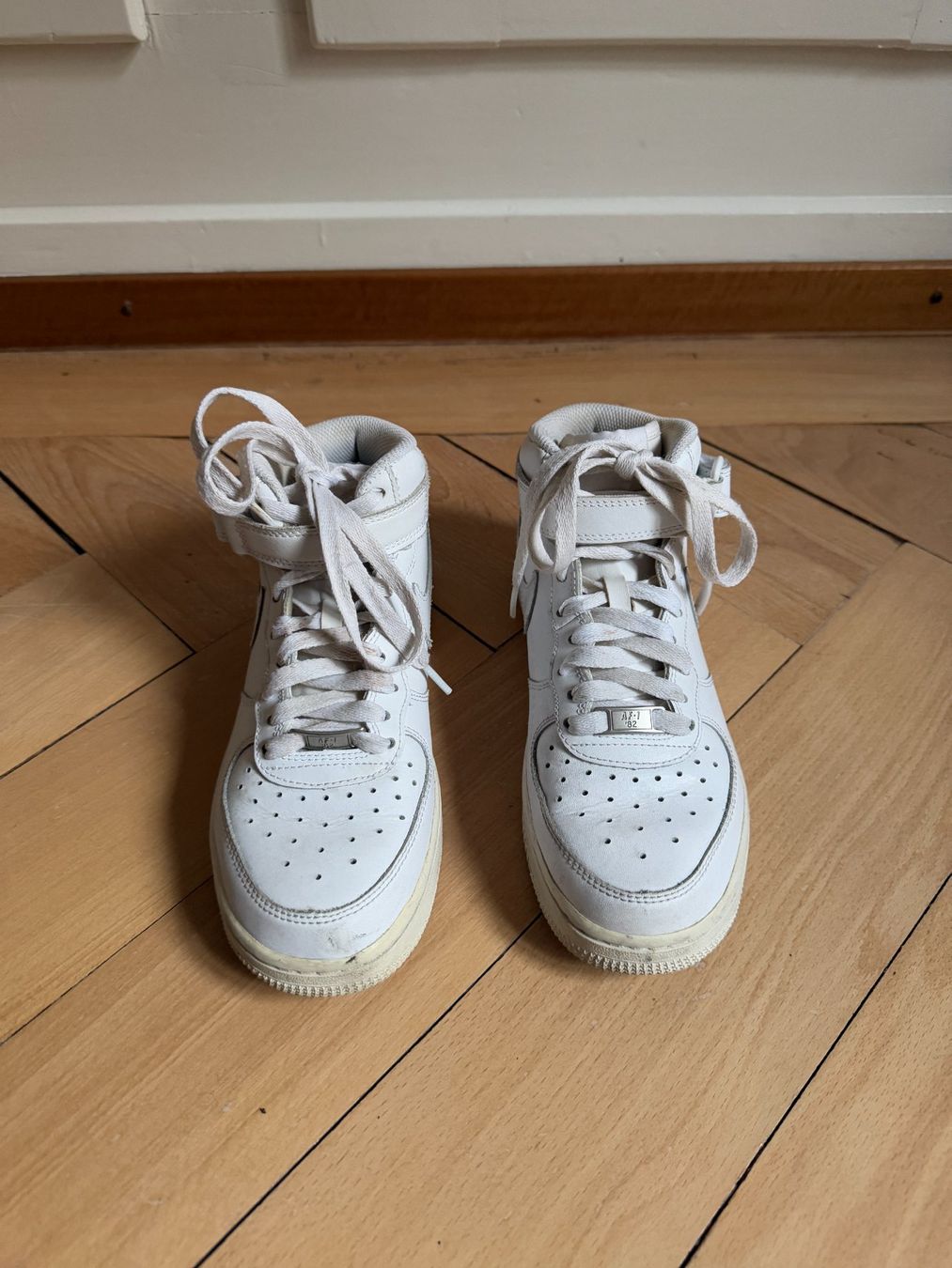 Nike Scarpe da donna: NIKE Air Force 1 Leder Sneaker weiss 36.5 – Usato da Zürich venduto da Diazaio 1
