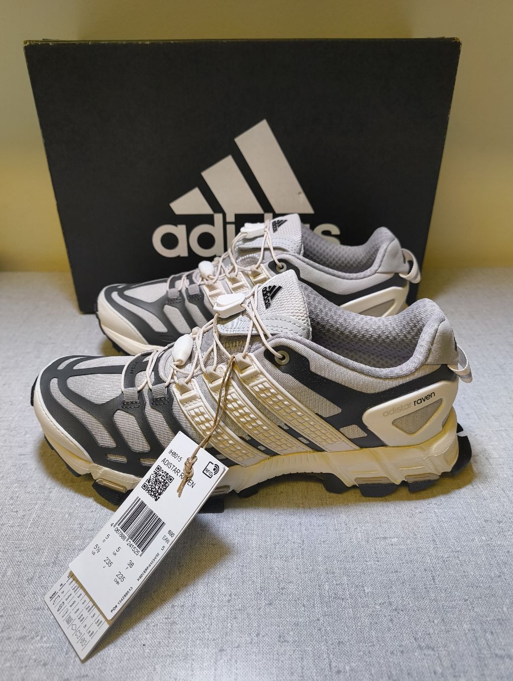 Adidas Herrenschuhe: Adidas Adistar Raven, Grau/Weiss, Gr. 38 – Neu und originalverpackt aus Uitikon Waldegg von PJLS1 2