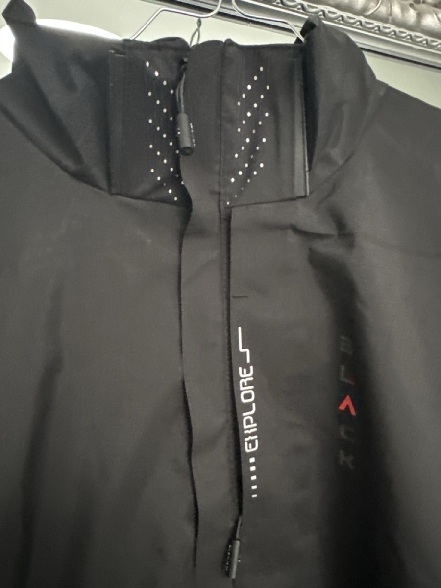 Vestes: Sela Black Shell Jacket, size L - Waterproof & Windproof – Neuf (Voir description) à Sementina par NinaDel 1