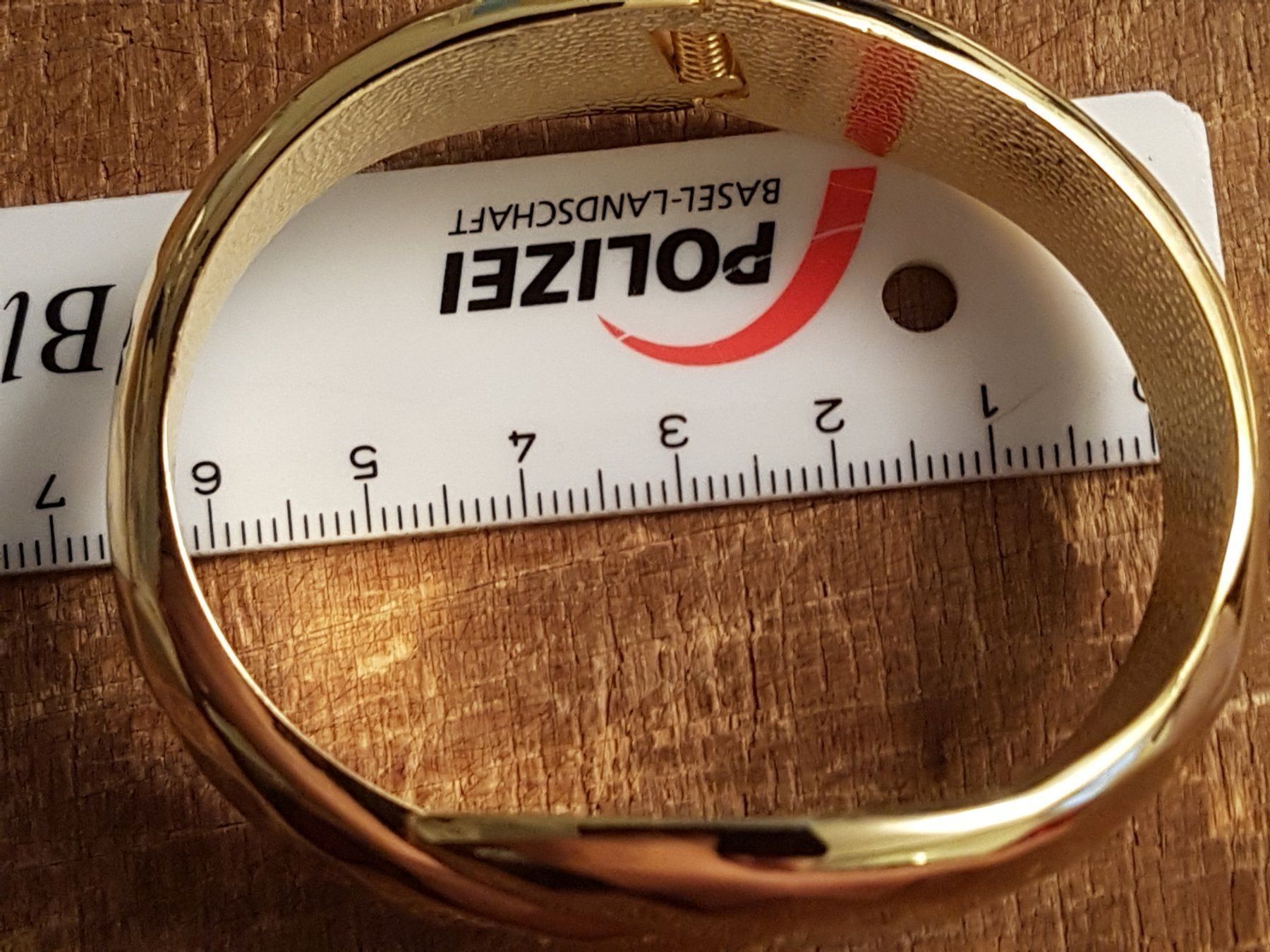 Bracciali & Braccialetti: Armreif goldfarben Schlagstruktur Klappv – Usato da Ettingen venduto da Maranathatalitha 7