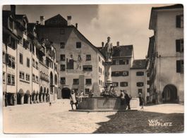 WIL Hofplatz, Kinder am Brunnen, phot. Tschopp Wil