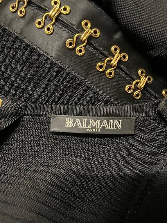 Balmain Vestiti: Robe Balmain noire avec agrafes dorées taille 36 – Usato da Les Acacias venduto da kim_2dxt 4
