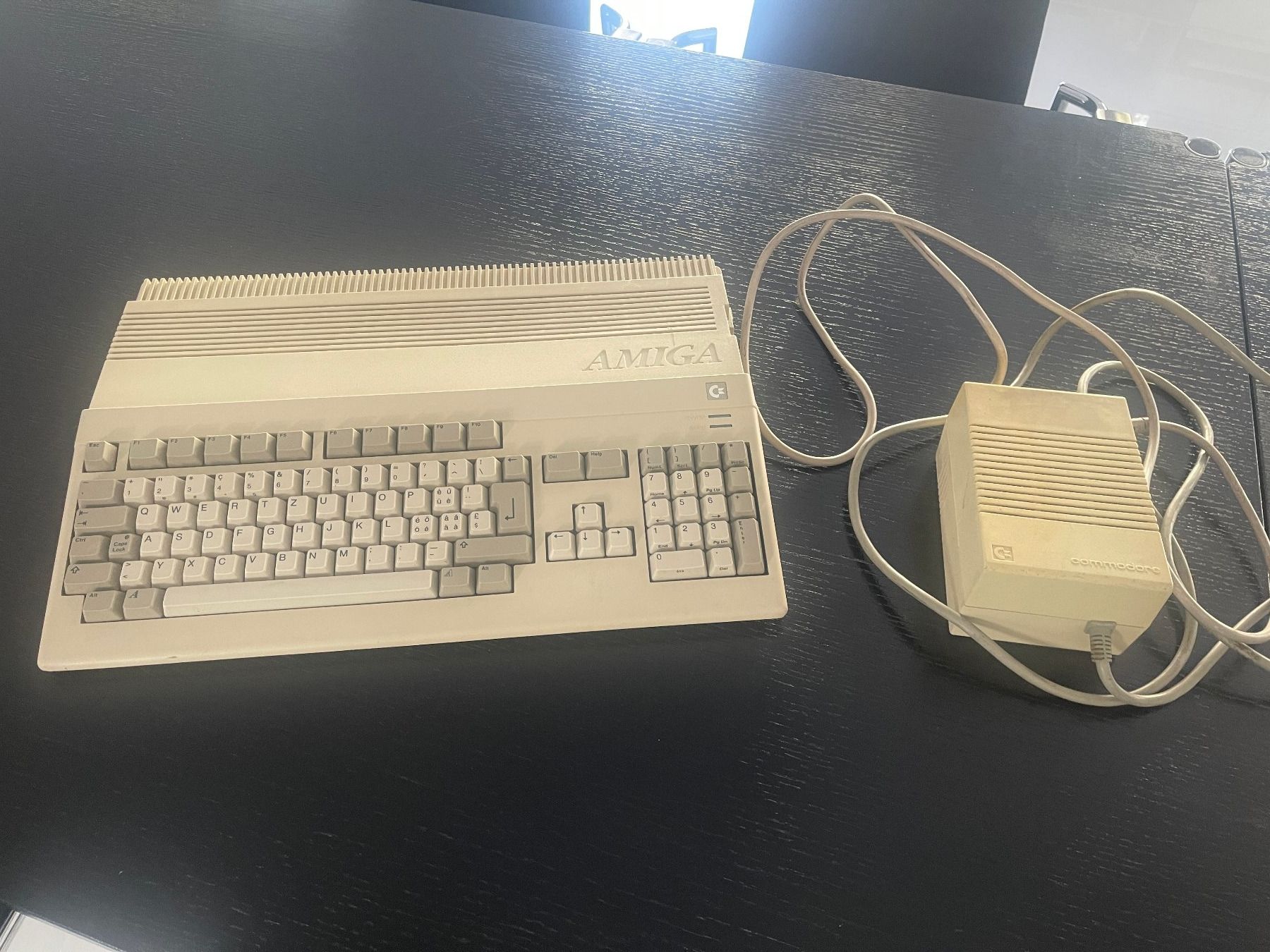 Commodore PCs: originaler Commodore Amiga A-500 / A500 inkl. Netzeil – Gebraucht aus Burgdorf von  4