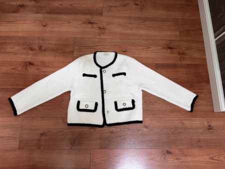 Monique Bouclé Jacke Weiss Schwarz Chanel Style