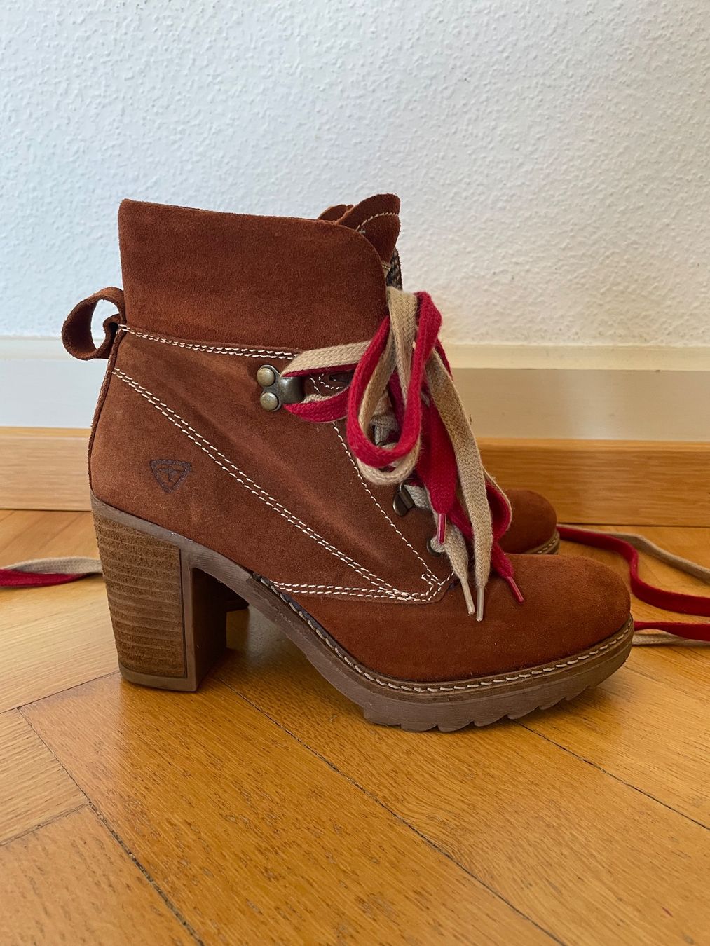 Tamaris Scarpe da donna: Stiefeletten von Tamaris – Usato da Zürich venduto da maikelisa