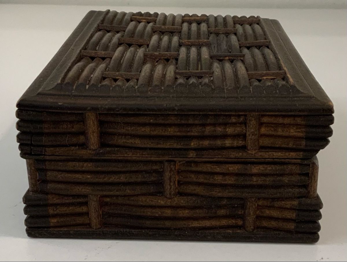 Barattoli: Boîte en bois sculpté – Usato da rolle venduto da Tontonjulot 4