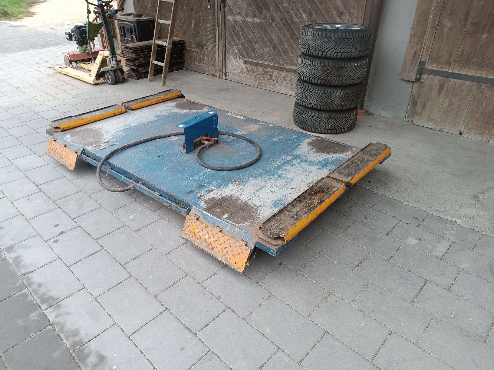Piattaforme elevatrici & Crick: Herkules Autolift Pneumatisch  – Usato da Vinelz venduto da hae_sp7m 6