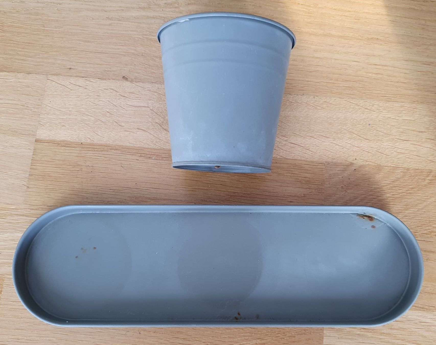 Vasi per fiori: Petit cache-pot avec support en métal – Usato da Court venduto da Jovi2 1