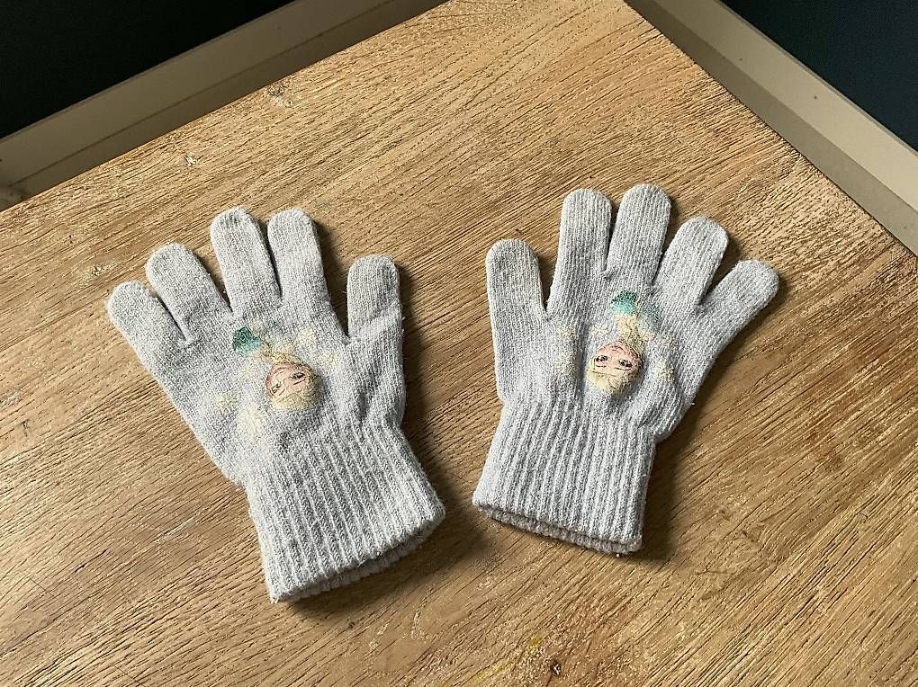 Guanti: Fingerhandschuhe von H&M (Gr. 110/128 oder4-8Y) – Usato da Bern venduto da Grizzler