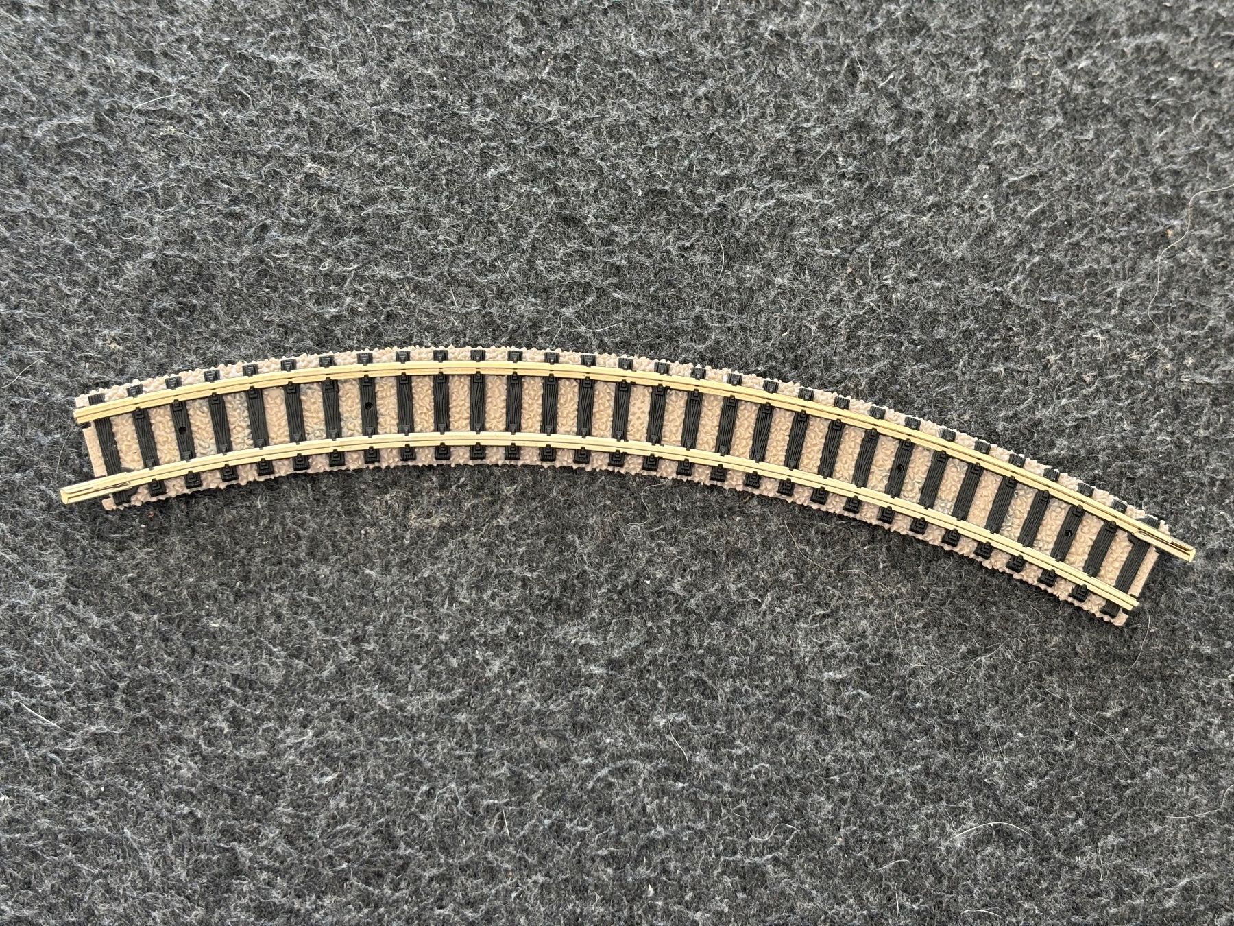 Fleischmann Modellini di ferrovie: Fleischmann 9120 Gleis R1 45° Alte Farben Hellgrau – Nuovo (secondo la descrizione) da Hauterive NE venduto da eriamch