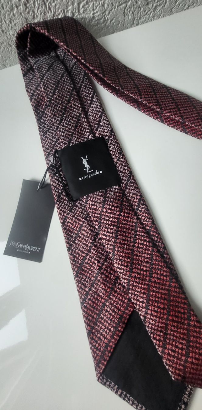 Saint Laurent Cravatte: Cravatta in seta Yves Saint Laurent nuova – Nuovo (secondo la descrizione) da Giubiasco venduto da fas_b82x 2