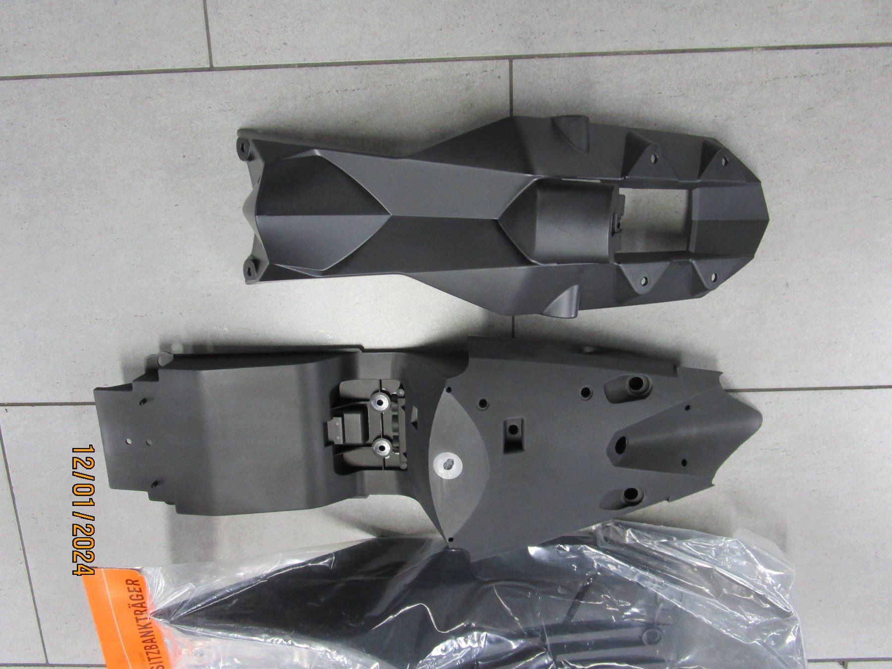 KTM Strada: Superduke R-Kit 05-06 K61108200200 – Nuovo (secondo la descrizione) da Widnau venduto da Staedler2 1