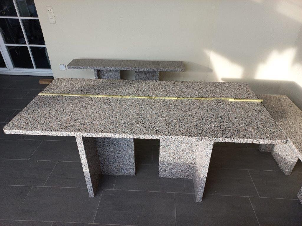 Tavoli: Granittisch mit Granitbänkli und Granitfuss – Usato da Pfäffikon / ZH venduto da Pefkadett 1