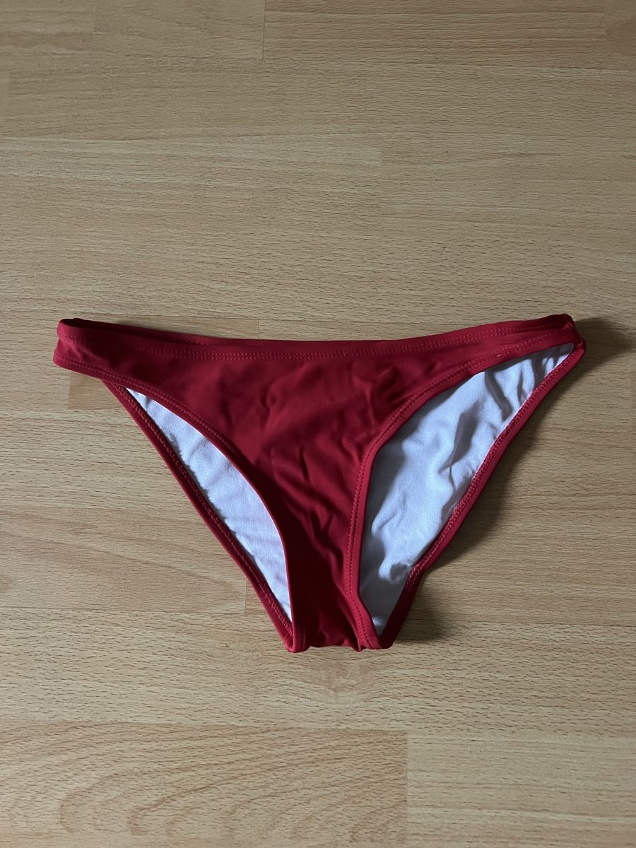 Badekleider & Bikinis: Rote Bikinihose – Gebraucht aus Zürich von Reeebi