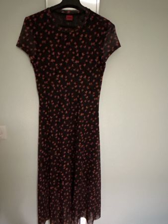 Robe Hugo Boss taille S manches courtes