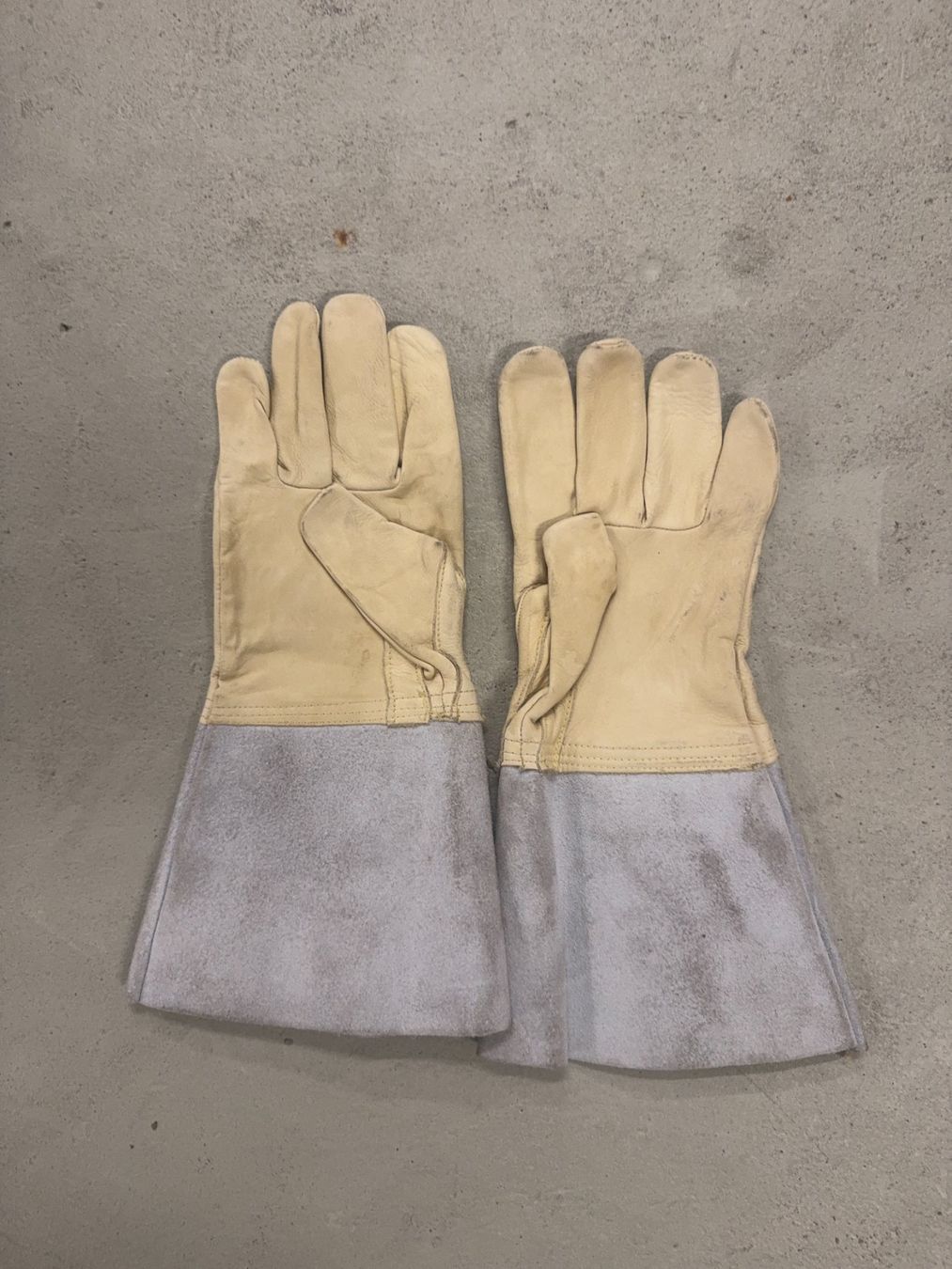 Guanti & manicotti: Arbeitshandschuhe / Schutzhandschuhe - 3 Paar – Usato da Wängi venduto da inf_2hrj 3