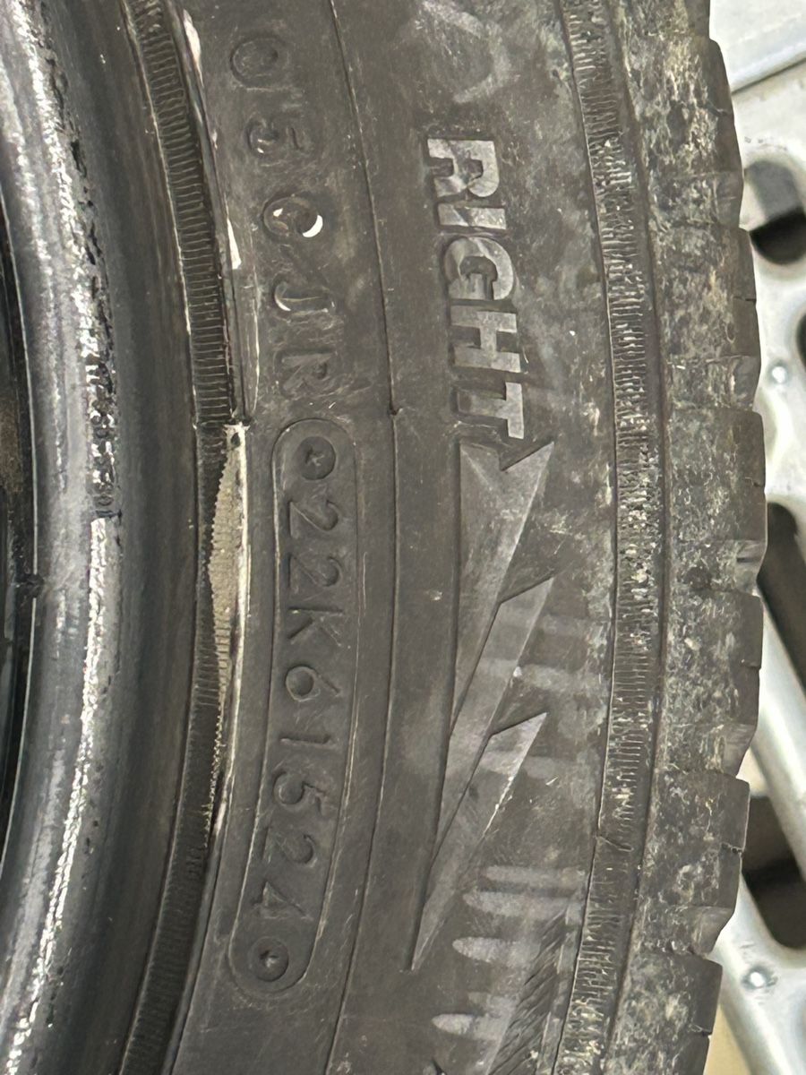 Sonstiges Schreiben & Zeichnen: Vendo #4 pneumatici Toyo Celsius  – Gebraucht aus Walchwil von gpd_6dfp 5