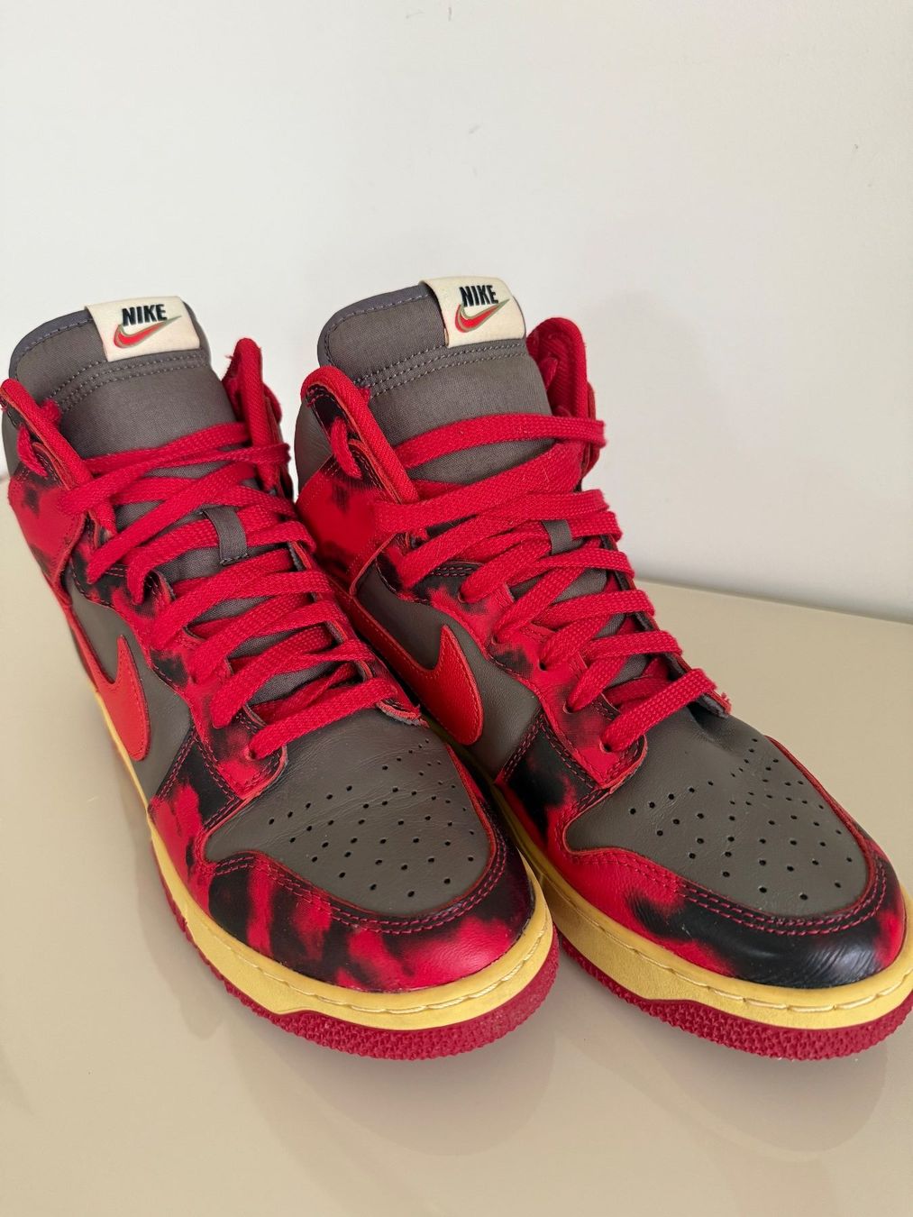 Nike Scarpe da donna: Nike Dunk High Sneaker Special Edition Grösse 41 Damen – Nuovo (secondo la descrizione) da Steg im Tösstal venduto da goldlionfree