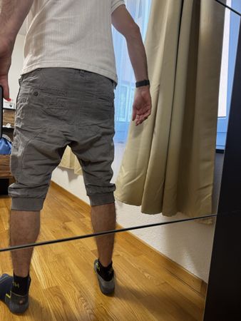 Graue Herren-Shorts im Baggy-Schnitt, guter Zustand