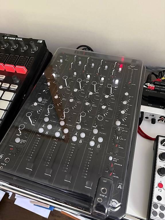 Platines de mixage: PlayDiffrently Model 1.4  – D'occasion à Küsnacht ZH par Allen_rich