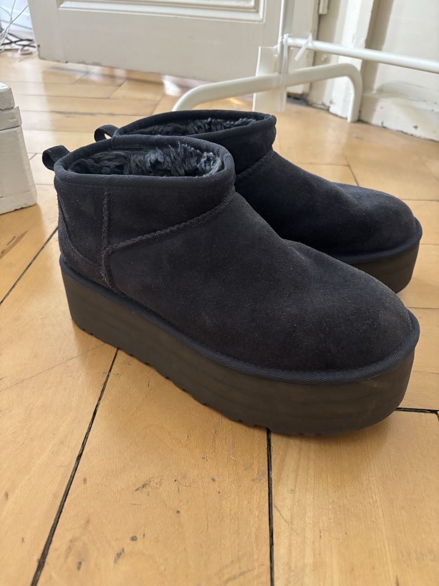 Ugg Scarpe da donna: Dunkelblaue UGG Stiefel (40) – Nuovo (secondo la descrizione) da Bern venduto da Charlot19 4