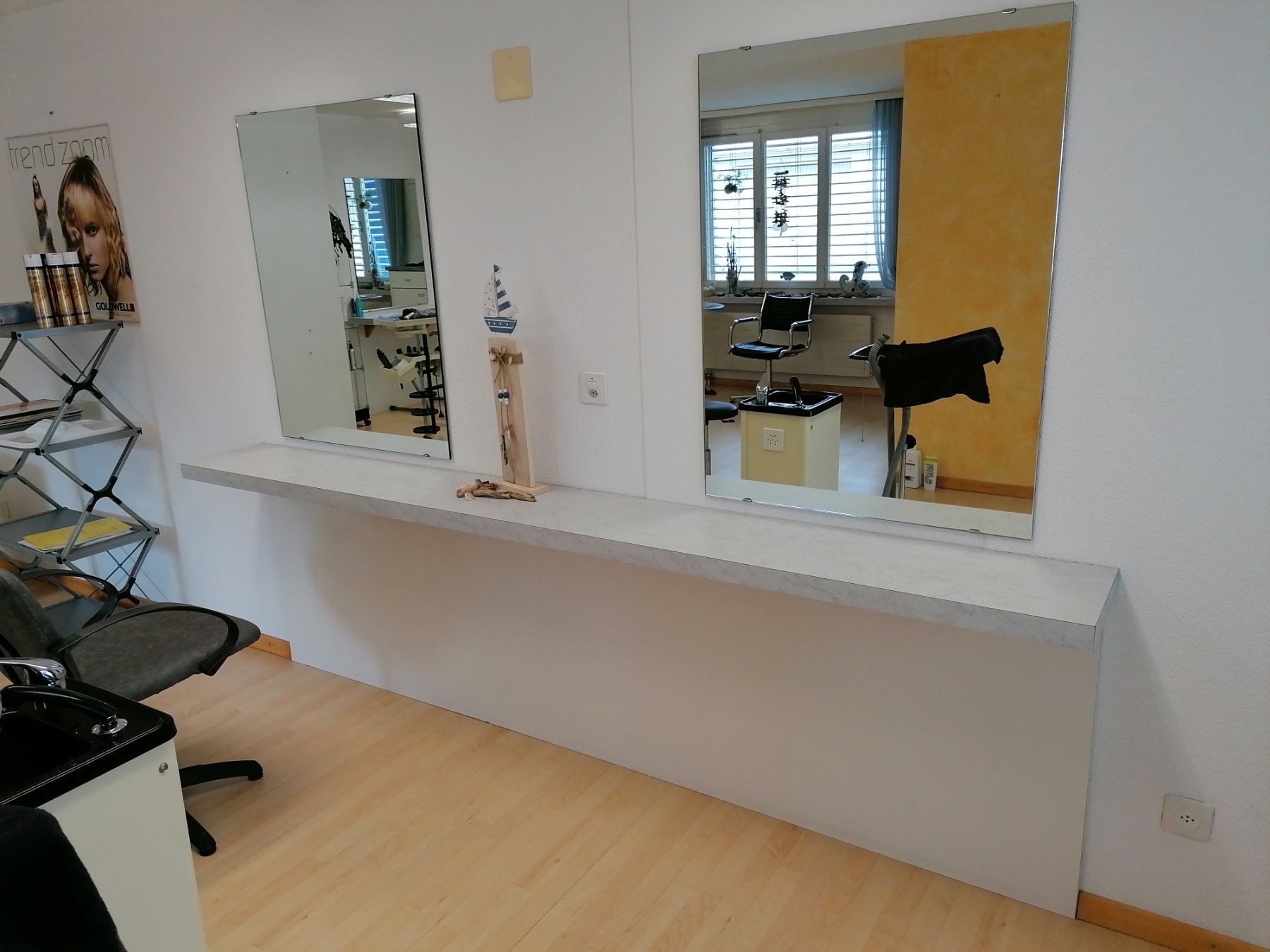 Piatti di portata: 1 grosses Tablar Bedienungsplatz Coiffeur – Usato da Steinen venduto da kelli13 3