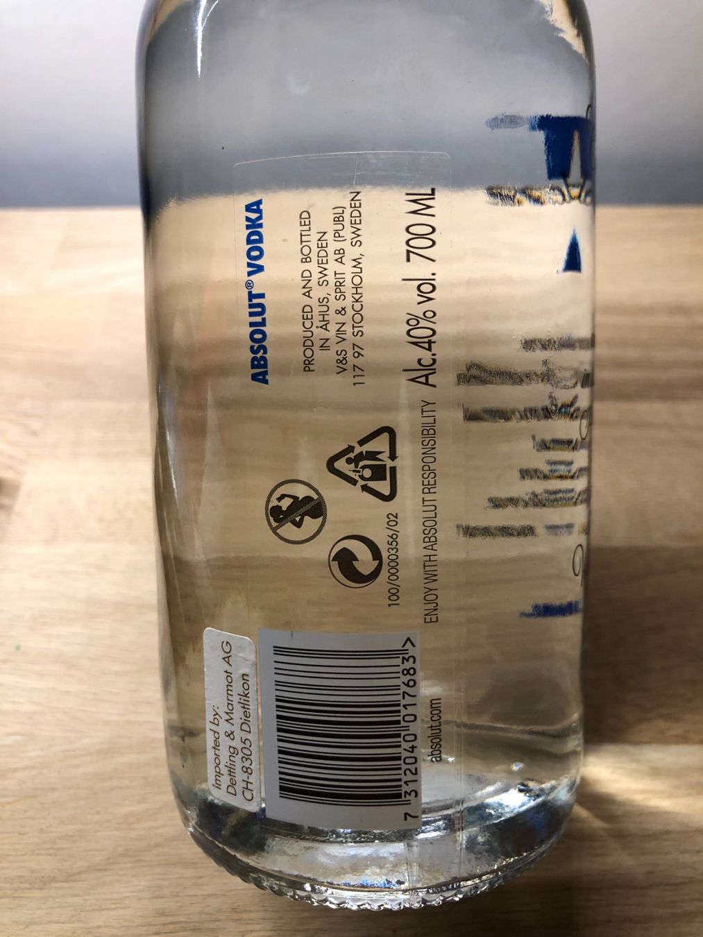 Absolut Vodka Spiritueux: ABSOLUT VODKA 700ML (ca. 2007) - Lot Code: L68X7 13:43 – Neuf avec emballage d'origine à Aarberg par umearocks 5
