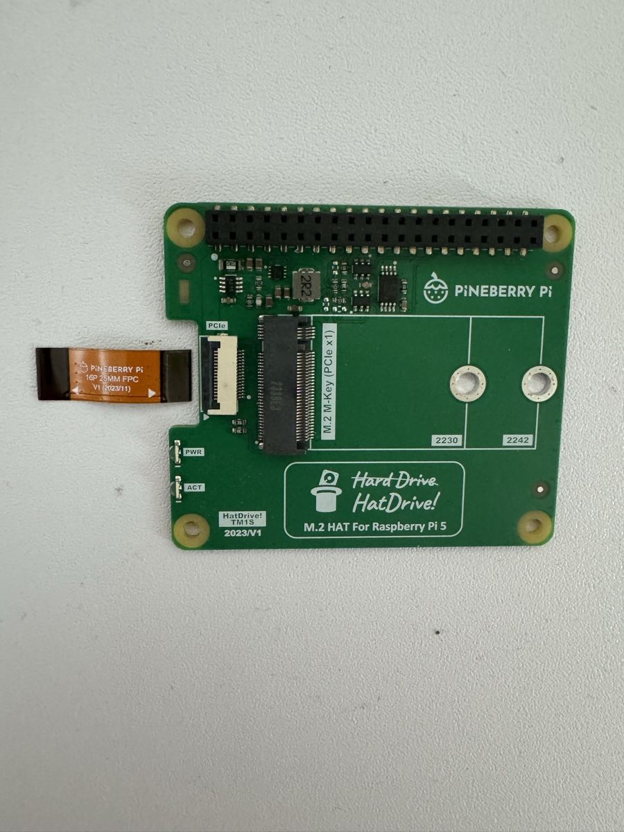 Raspberry Pi Elektrotechnik: Raspberry PI 5 HAT Drive TOP von Pineberry PI – Gebraucht aus Zürich von