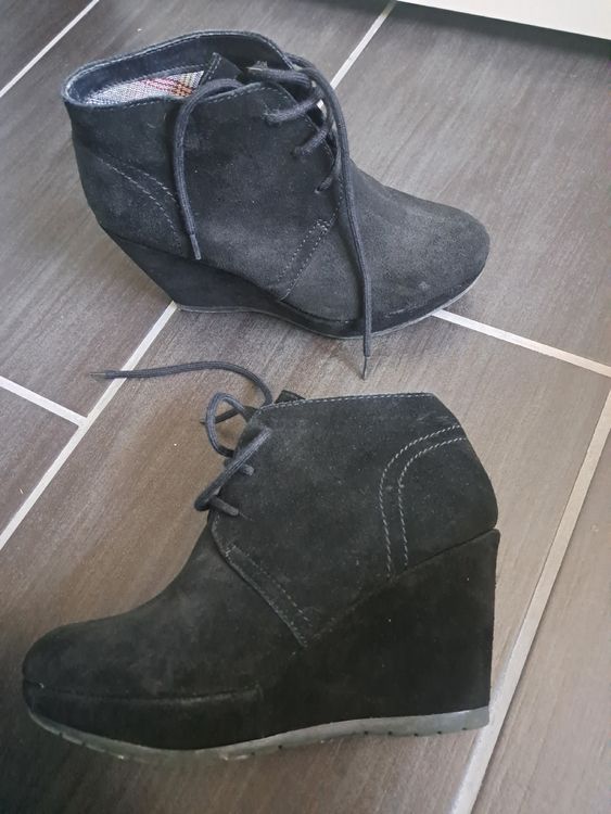 Damenschuhe: Schwarze Wildleder Keilabsatzschuhe Gr. 38 – Neu (gemäss Beschreibung) aus Neukirch (Egnach) von lar_7j2d