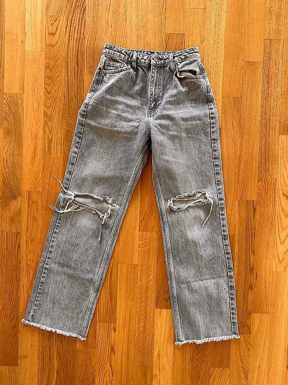 Jeans: Highwaisted Jeans von Trendyol. Hell Grau. Gr. 36. – Gebraucht aus Zürich von Sunnyflower97 2