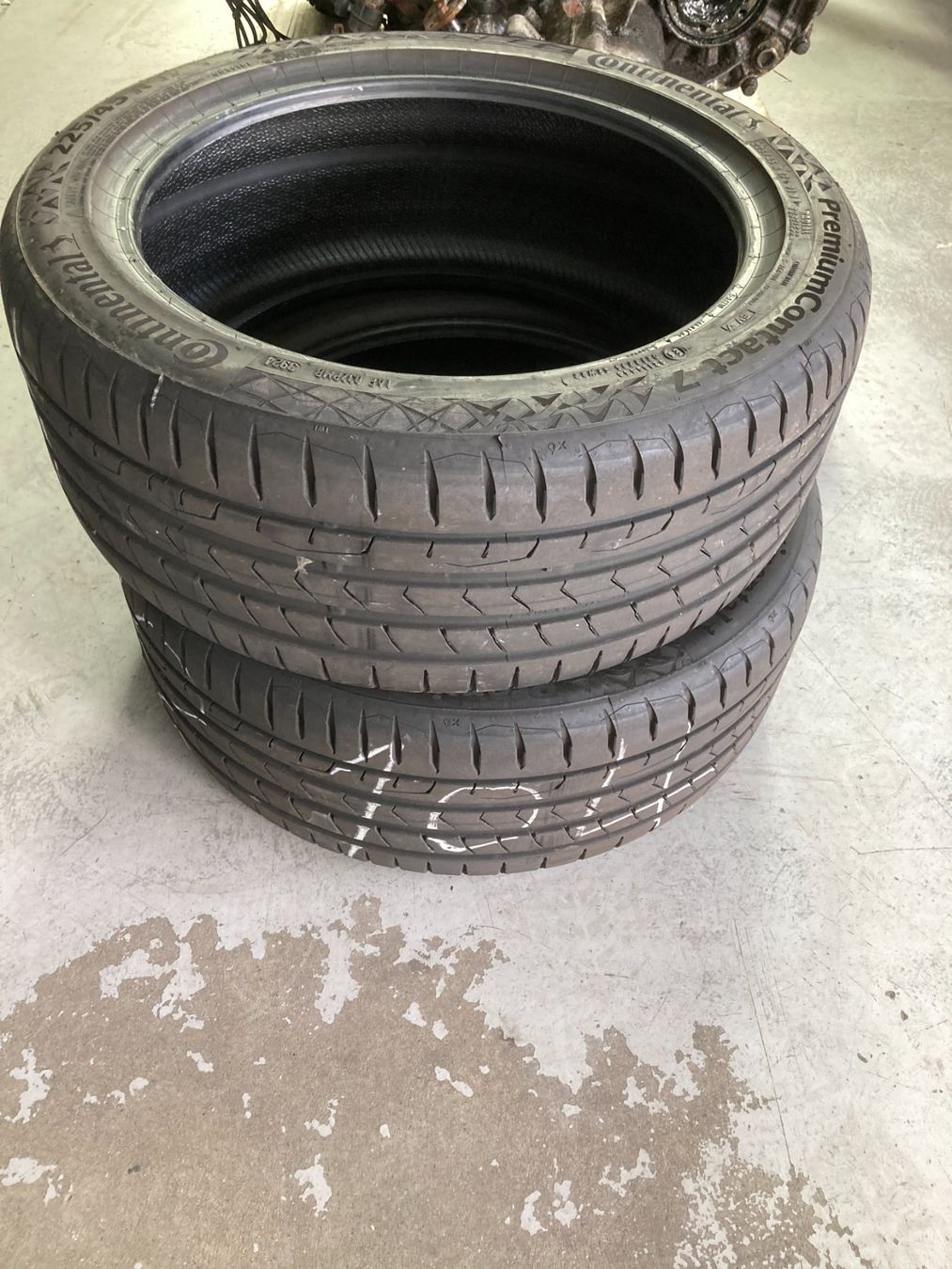 Continental Pneus & Kompletträder: 225/45R17 Continental Sommerpneu – Gebraucht aus Cham von Cham6332