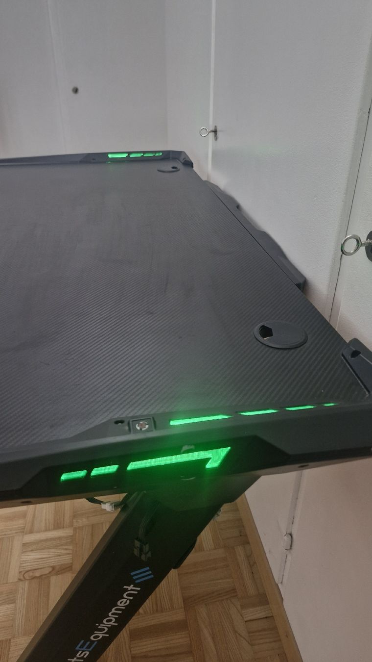 Schreibtische: Gaming Tisch schwarz mit LED Beleuchtung – Gebraucht aus Heerbrugg von bry_cb2f 4