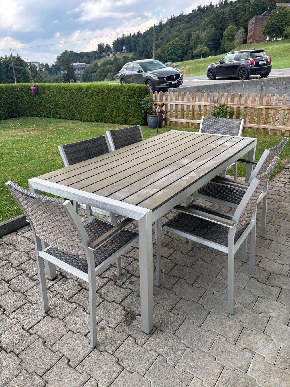 Set di tavolo e panche: Gartentisch – Usato da Obbürgen venduto da Bimbofraenzi
