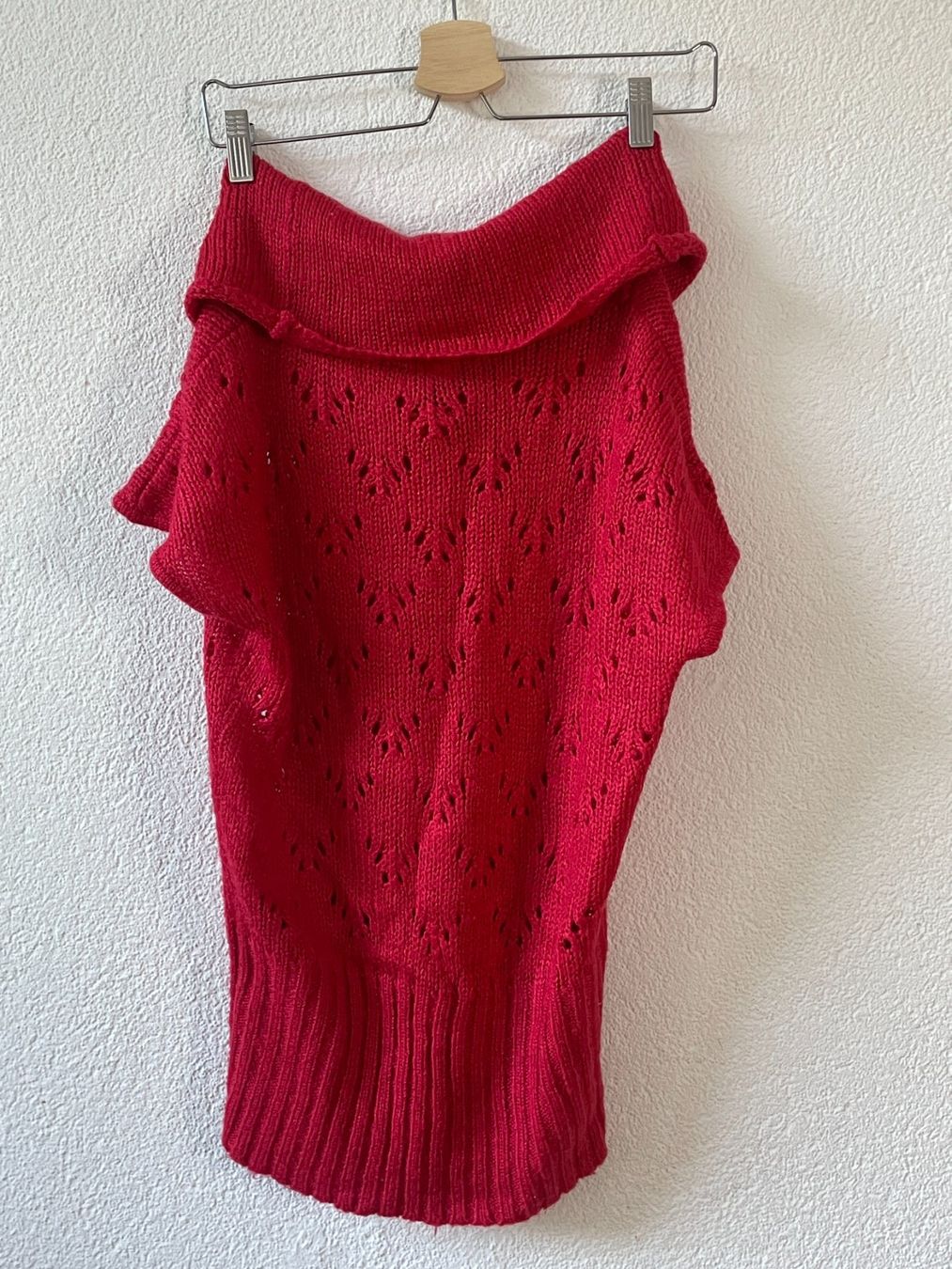 Tally Weijl Top: Roter Strick Top – Usato da Uster venduto da emm_px8k 1