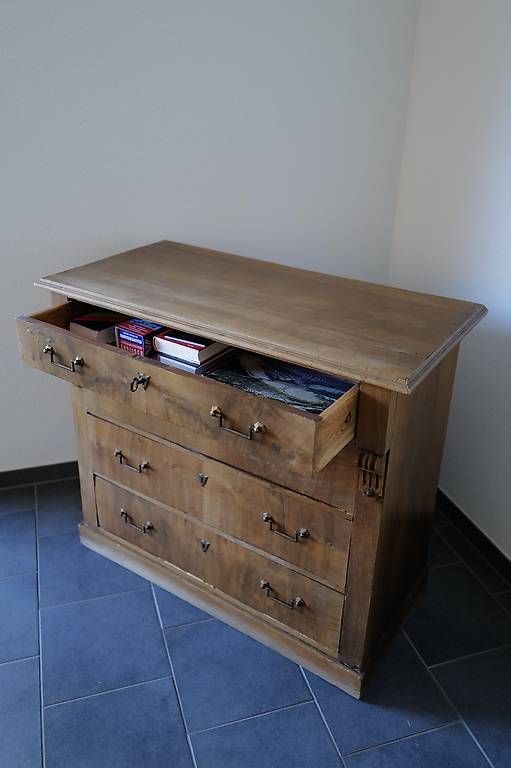Kommoden: Elegante Kommode aus hochwertigem Holz – Gebraucht aus Basel von easydriver23 2