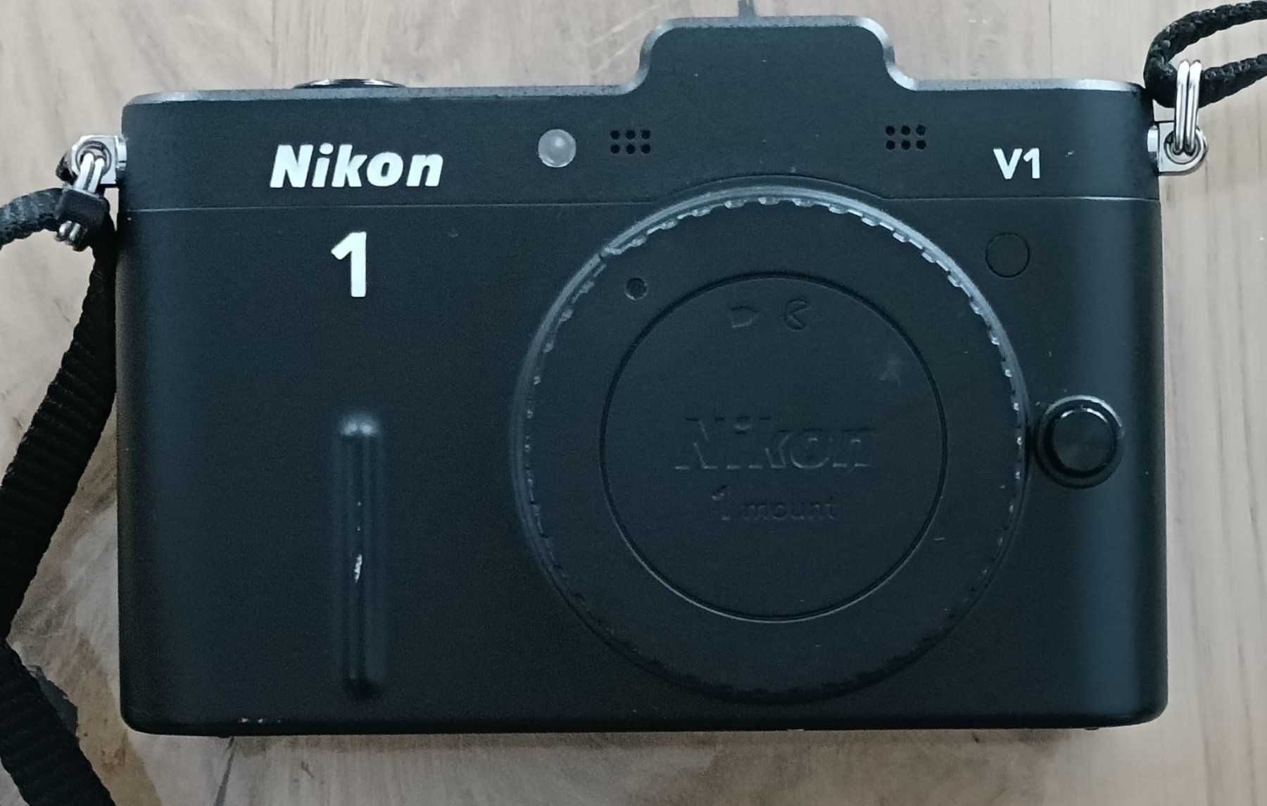 Nikon Appareil photo: Set complet Nikon 1 V1 – D'occasion à Plasselb par ralf57