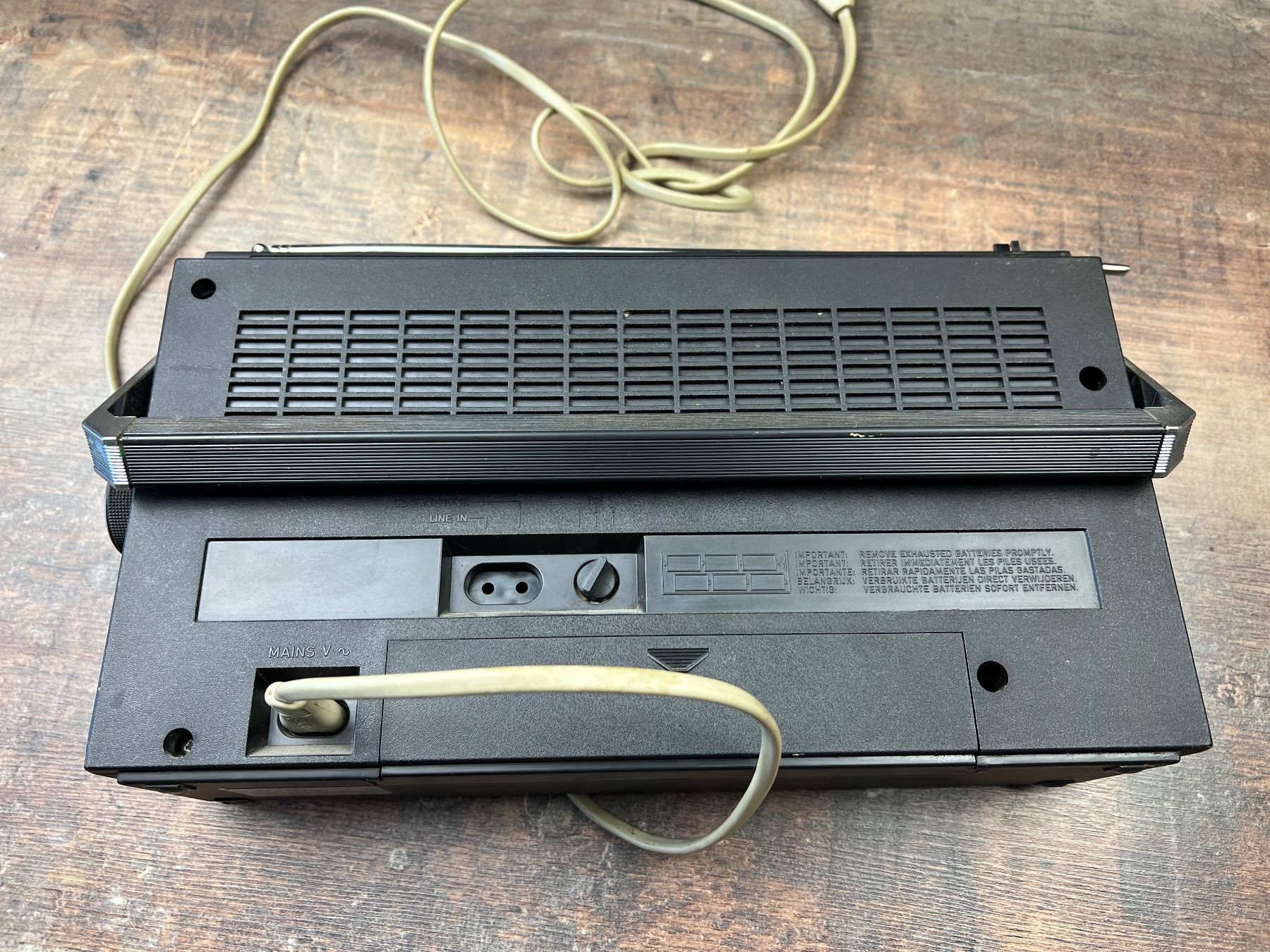 Radios: Alter Retro Radio – Defekt aus Hallau von R.R.91 1