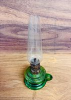 Antike grüne Glasöl-Lampe mit Griff, Vintage-Dekor