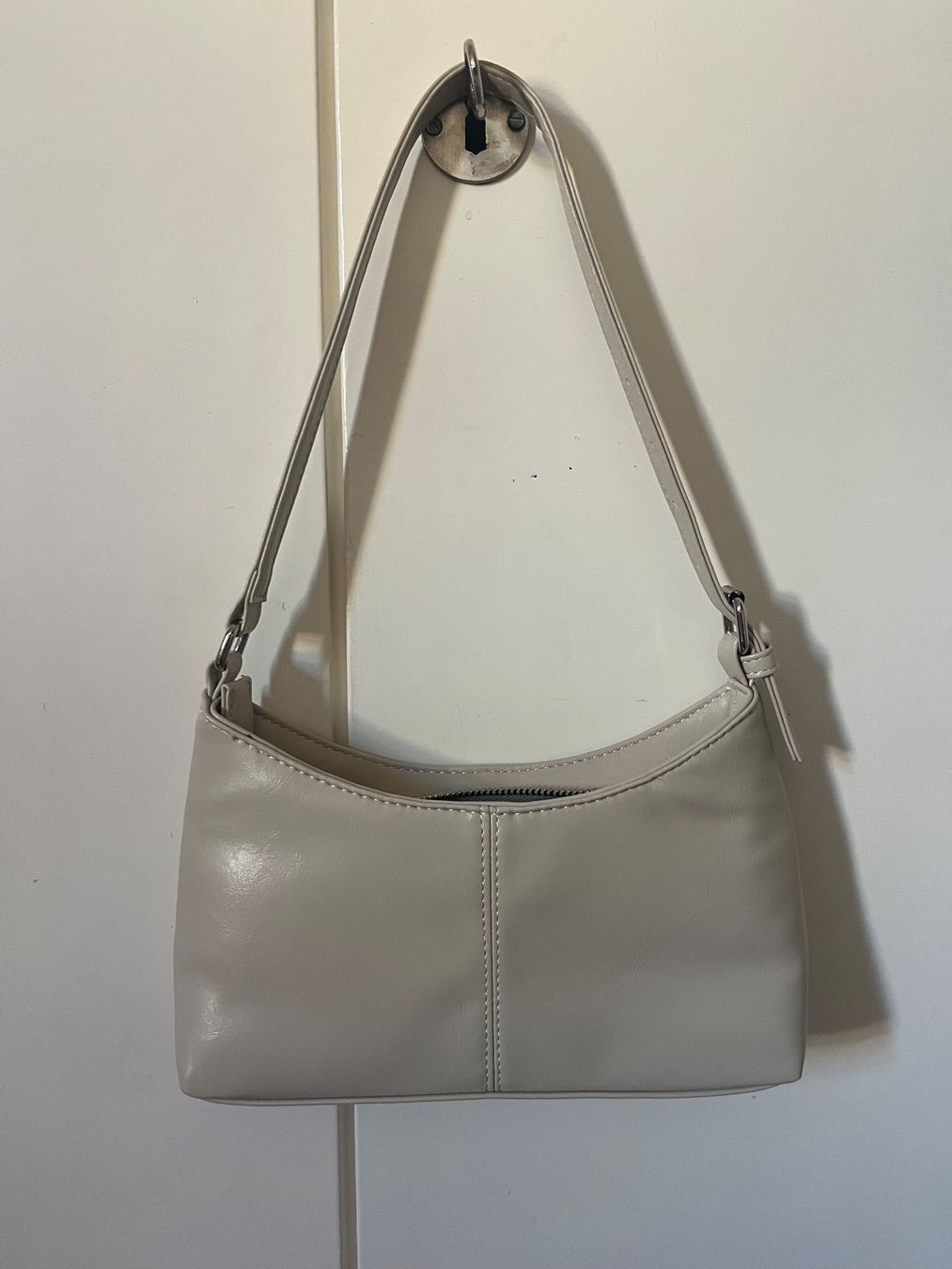 Pull&Bear Taschen: Pull&Bear Schultertasche, Beige-Greige, Kunst – Gebraucht aus Zürich von mim_xp8y