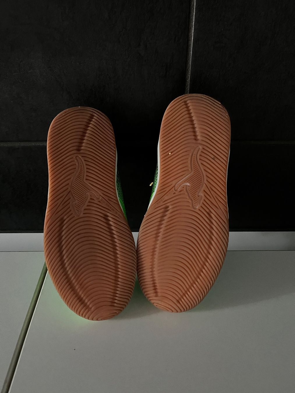 Scarpe per ragazzi: Hallenturnschuhe Kinder – Usato da Hausen AG venduto da gse_88xs 1