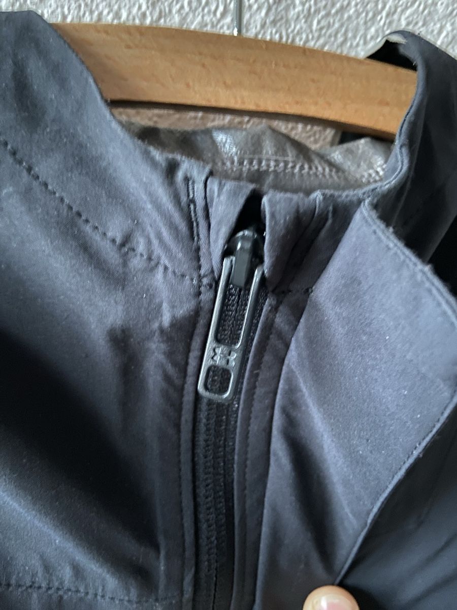 Under Armour Giacche: Under Armour Regenjacke M – Usato da Olten venduto da jon_wfq7 3