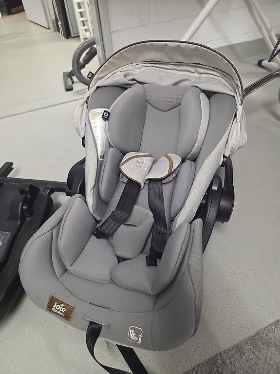 Seggiolini per auto: Joie - Autositz mit Isofix Station,  – Usato da Rütihof venduto da kyra079 1
