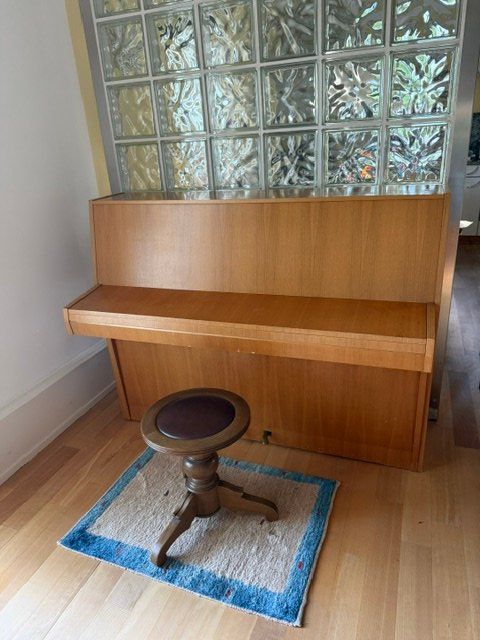 Musikinstrumente: Klavier (gebraucht) – Gebraucht aus Olten von Birdfamily