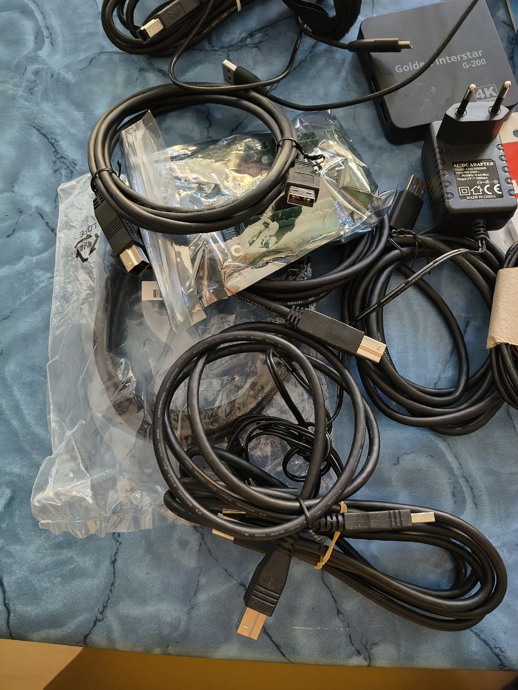 Portables: Electronic Accessories Bundle, Various Brands, Mixed Lot – D'occasion à Zürich par TrainLine 1