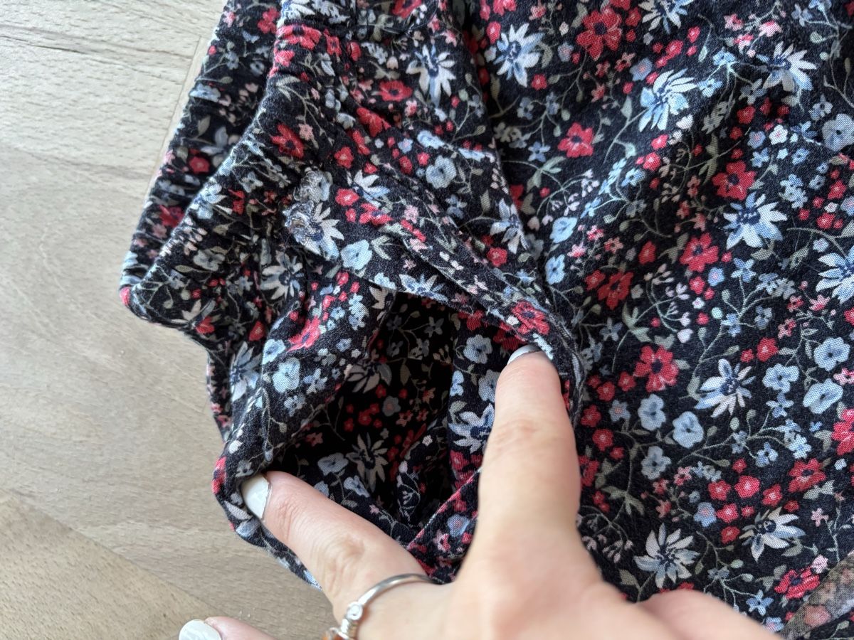 Hosen: kurze Stoffhose mit Blumenmuster – Gebraucht aus Nürensdorf von ali_qyh6 1