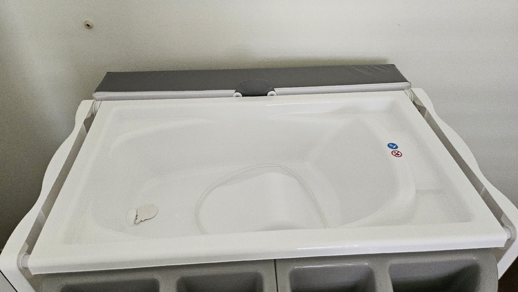 Fasciatoi & Accessori: Bebeconfort Baby changing table and bath – Usato da Glattpark(Opfikon) venduto da aiz_8pqg 2