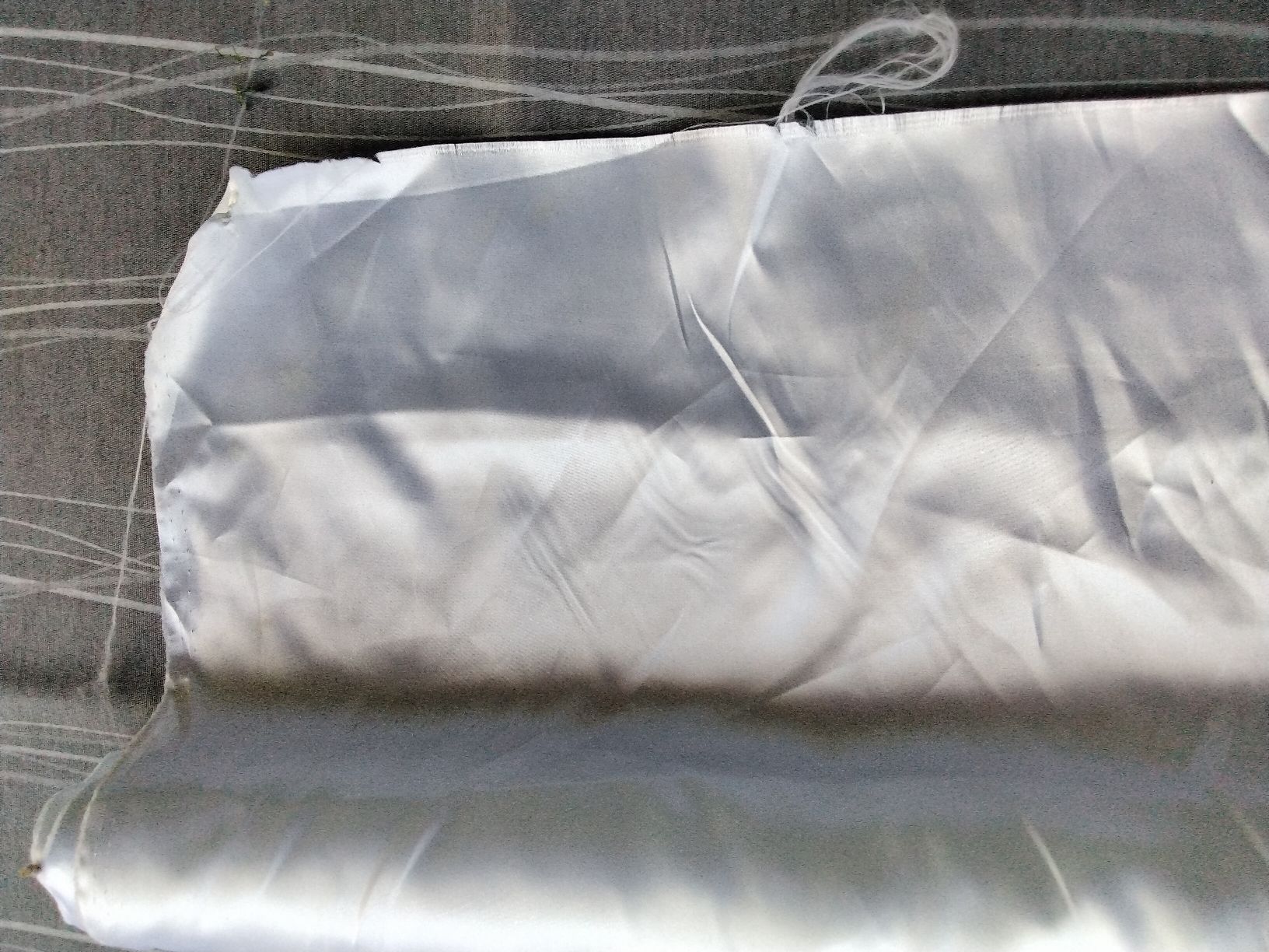 Stoffe: SATIN STOFFBAHN WEISS – Neu (gemäss Beschreibung) aus Biel/Bienne von