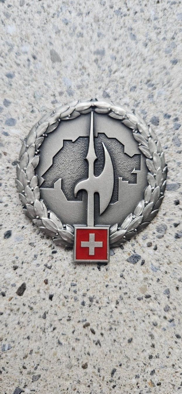 Schweizer Armee Placchette & Badge: *** Beretemblem Silber Schweizer Armee *** – Nuovo e nell'imballaggio originale da Riedholz venduto da fr_sIruP