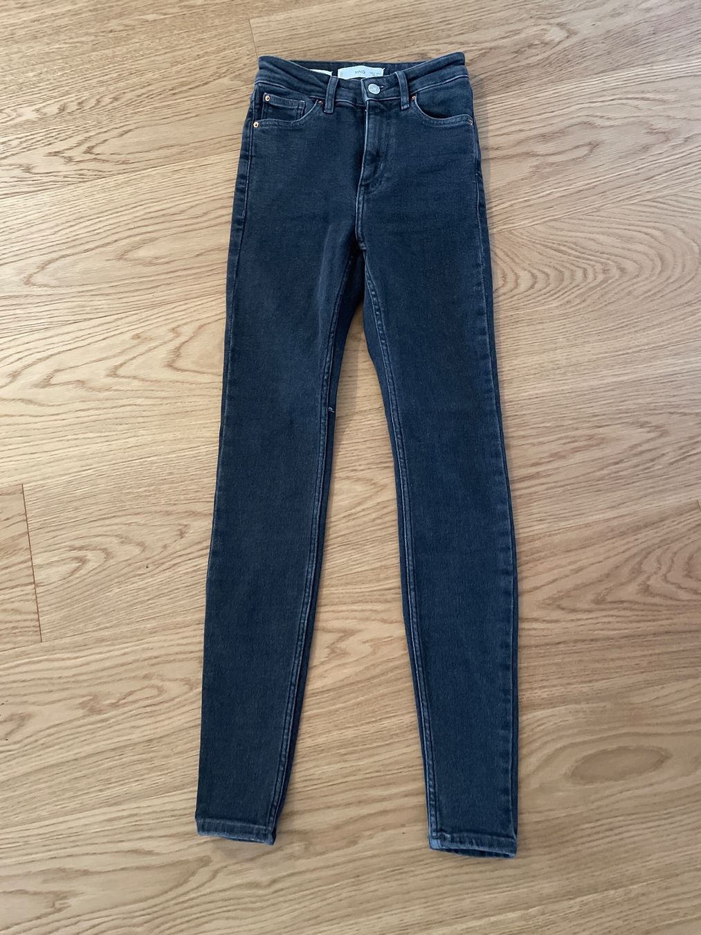 Mango Jeans: SKINNY Jeans Mango – Usato da Kilchberg BL venduto da ann_kwk5