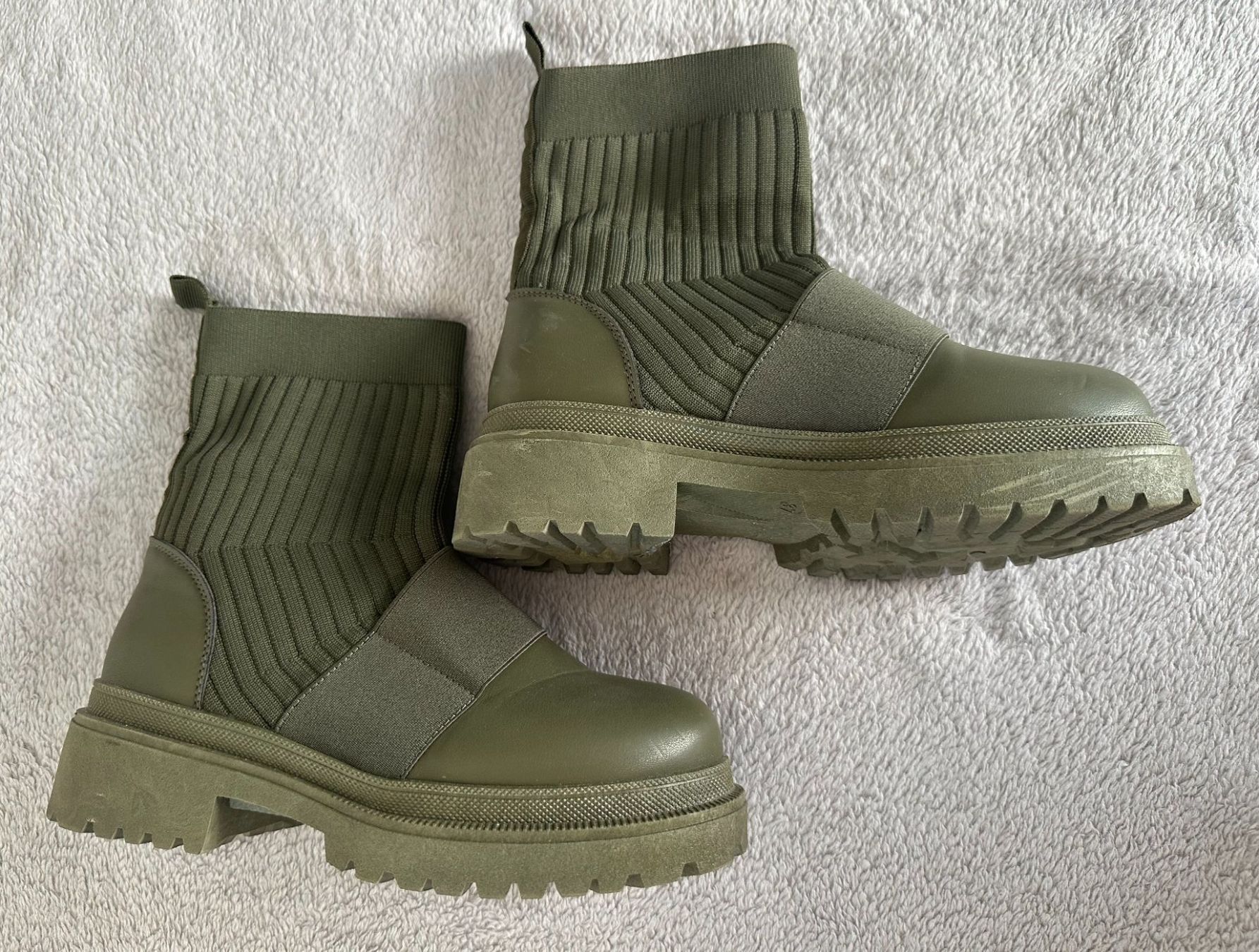 Damenschuhe: Stiefeletten, Olivgrün – Gebraucht aus Niederglatt ZH von Polobunny 3